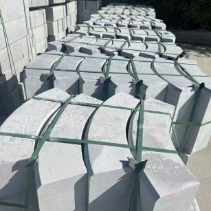 江门 芝麻灰弧形路沿石