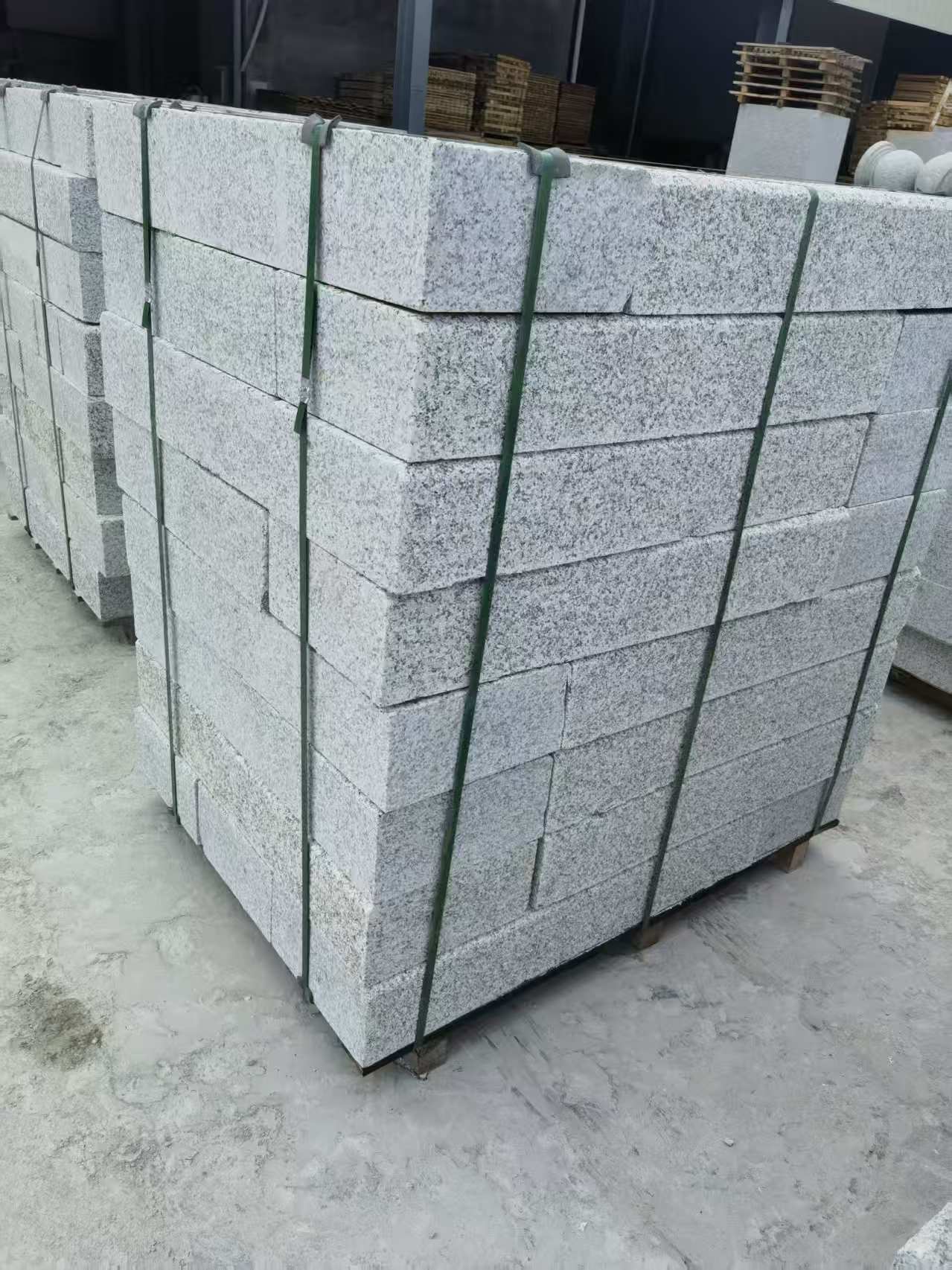 江门 芙蓉白火烧两面路沿石