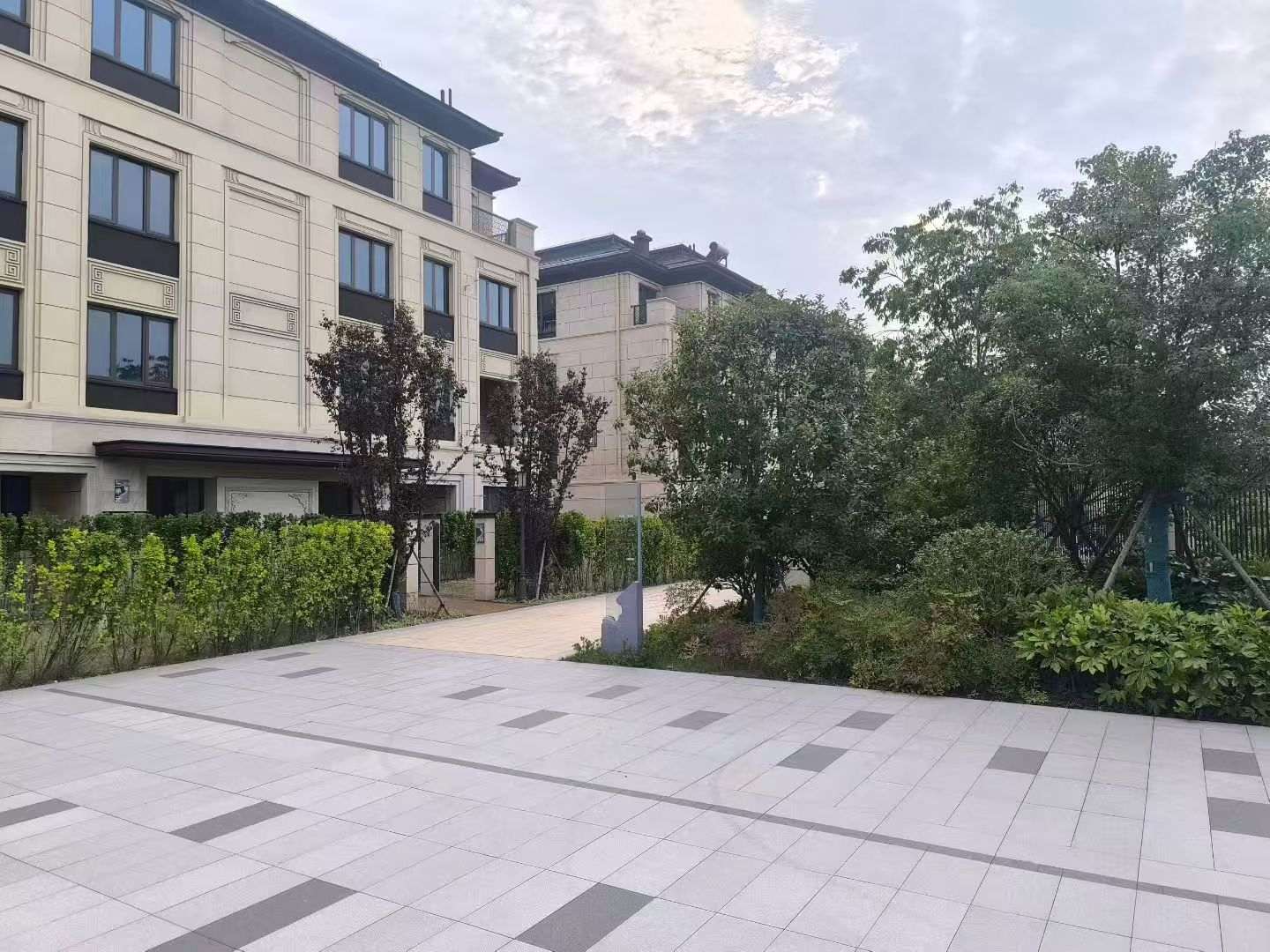 江门 芝麻白与芝麻白搭配铺装，尺寸1200*600