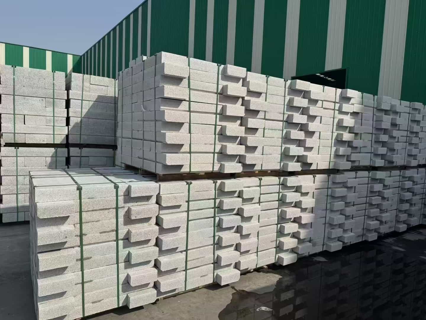 江门芝麻白路沿石