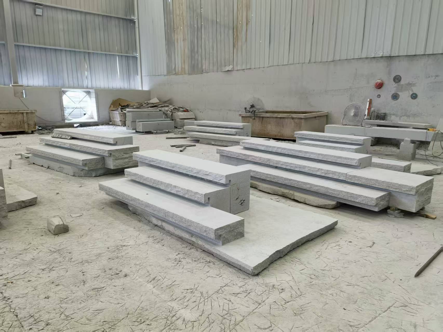 江门 整石台阶（大面火烧+侧面自然面），出货前厂内拼装