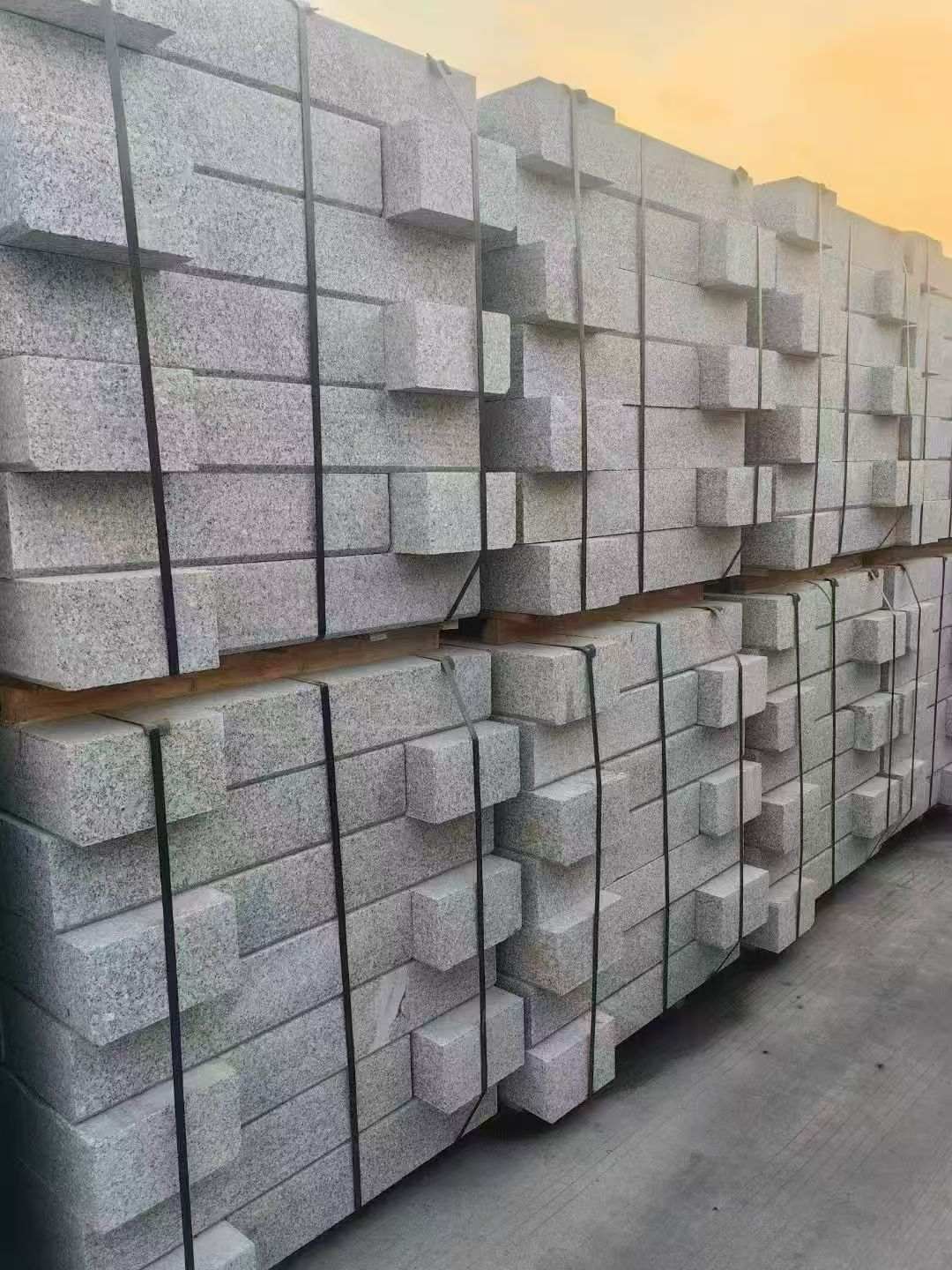 江门 芝麻白路沿石