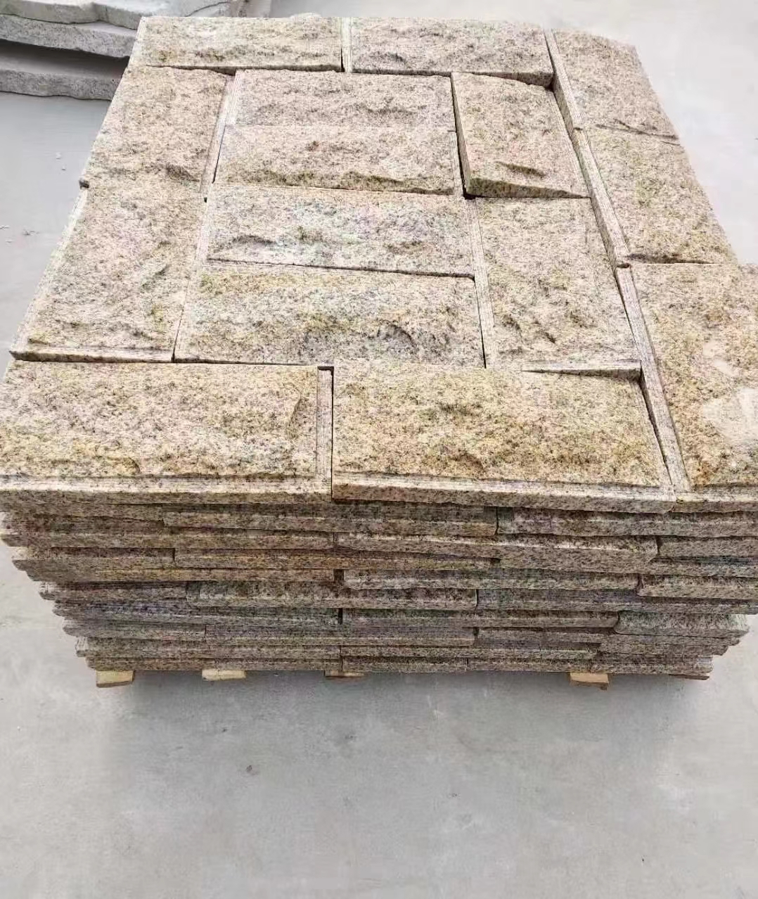 江门黄锈石蘑菇石