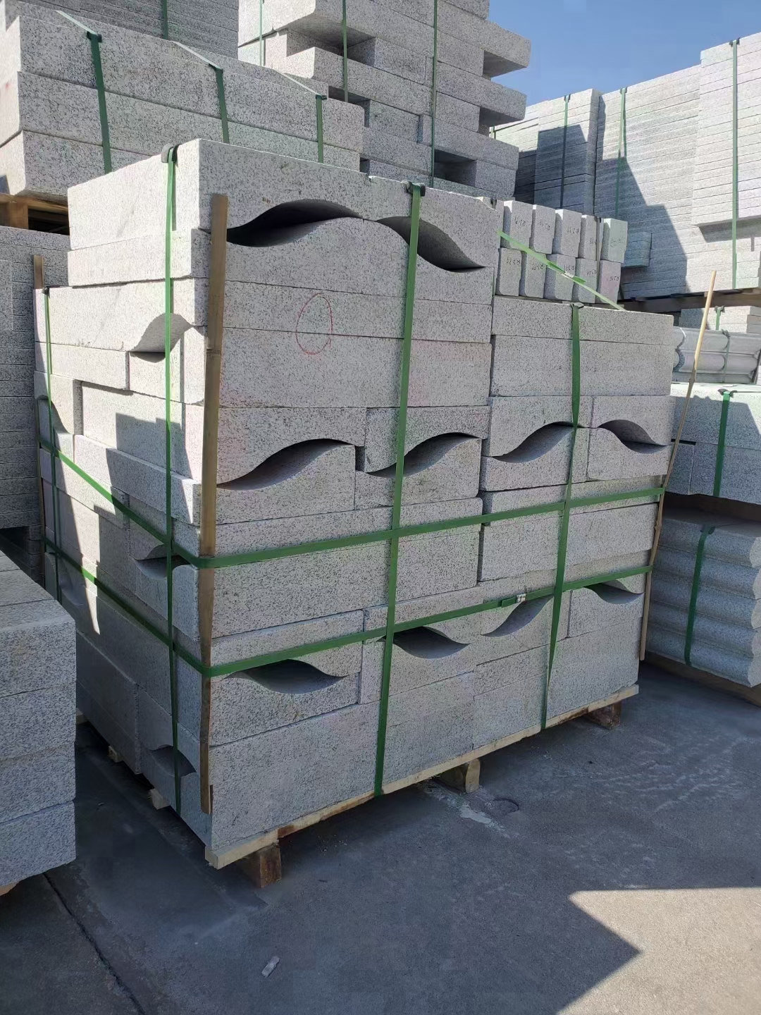 江门路沿石芝麻白铺装